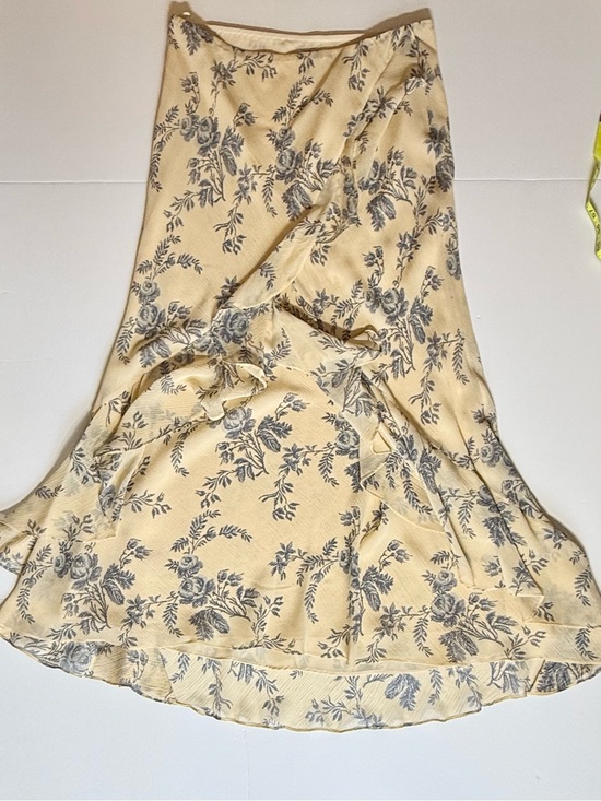 Ralph Lauren Dresses & Skirts - Lauren Ralph Lauren 100% Silk Floral Ruffle Asymmetrical Midi Skirt Size 8